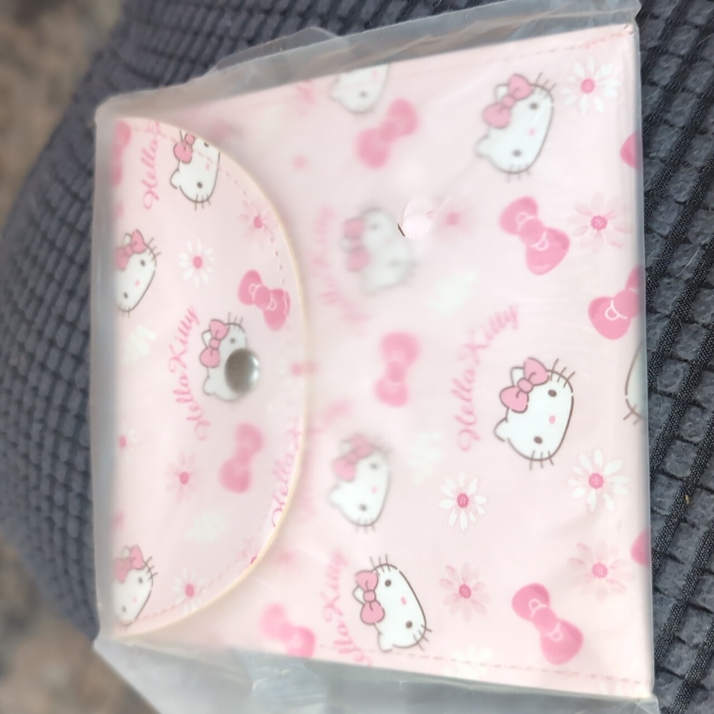 🆕 Hello Kitty Sanitary Napkin Holder